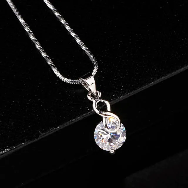 Fashion Jewelry Simple Cubic Zirconia Pendant Necklace for Women in Silver Color