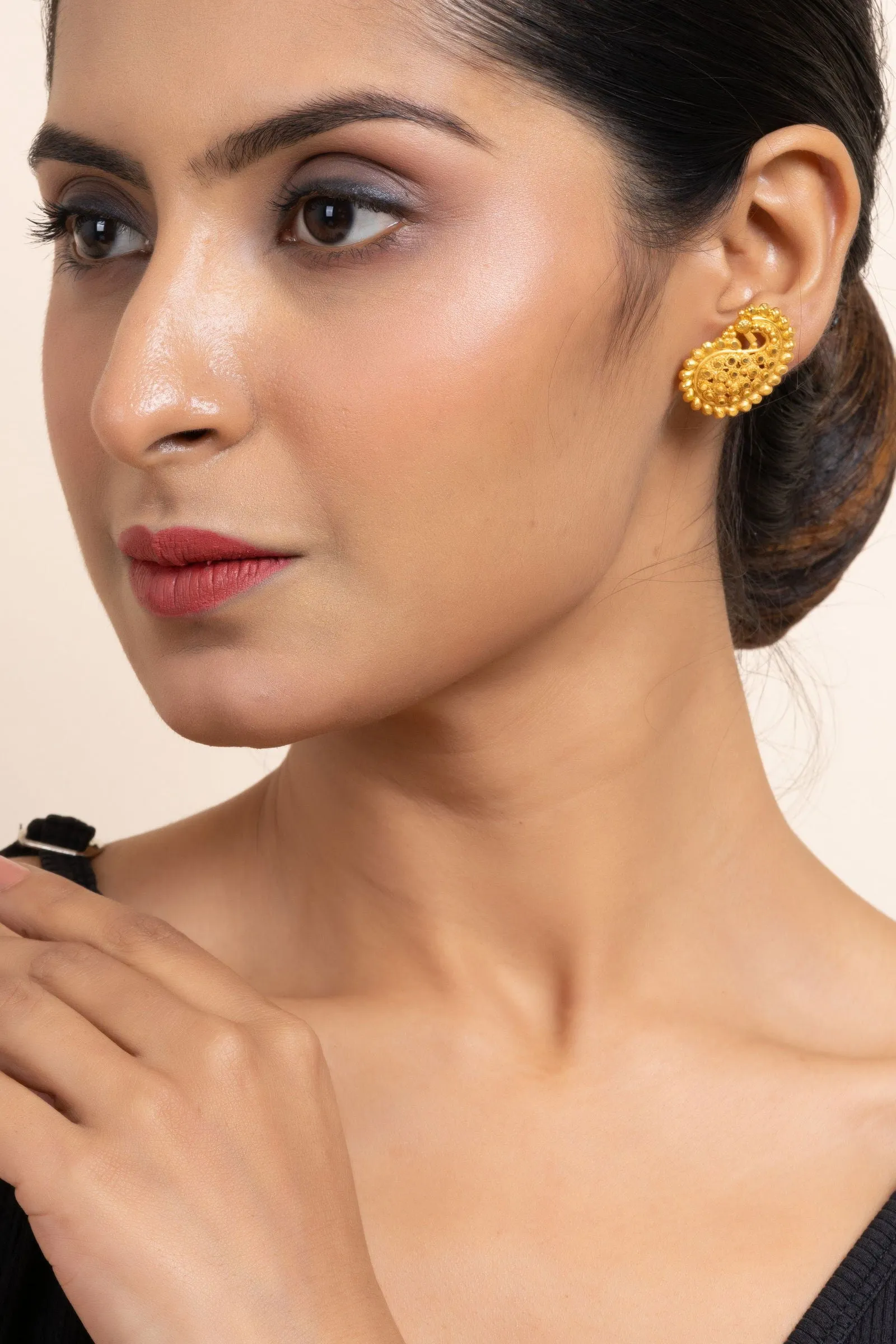 Gold Plated Paisley Stud Earrings – Exquisite Copper Jewelry for Timeless Elegance