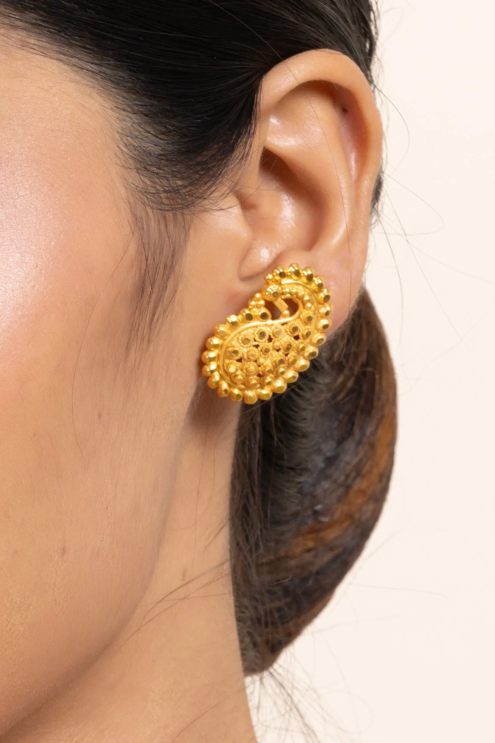 Gold Plated Paisley Stud Earrings – Exquisite Copper Jewelry for Timeless Elegance