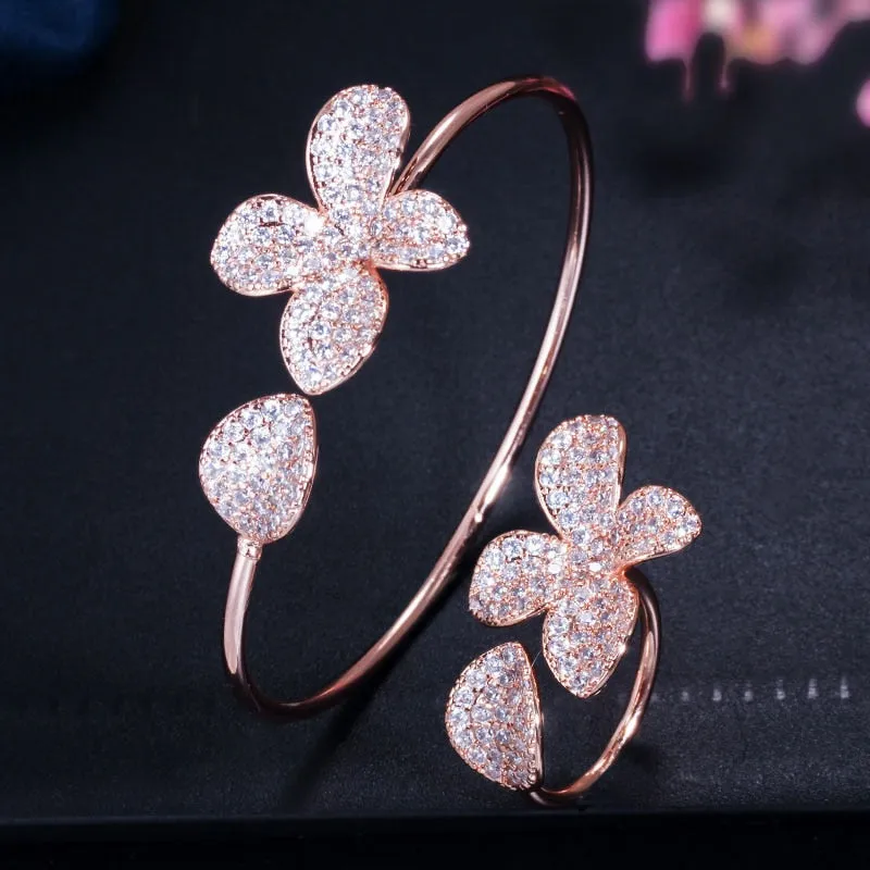 Luxury Jewelry Orchid Flower Crystal Bangle Bracelet for a Friend with Zircon in Silver Color