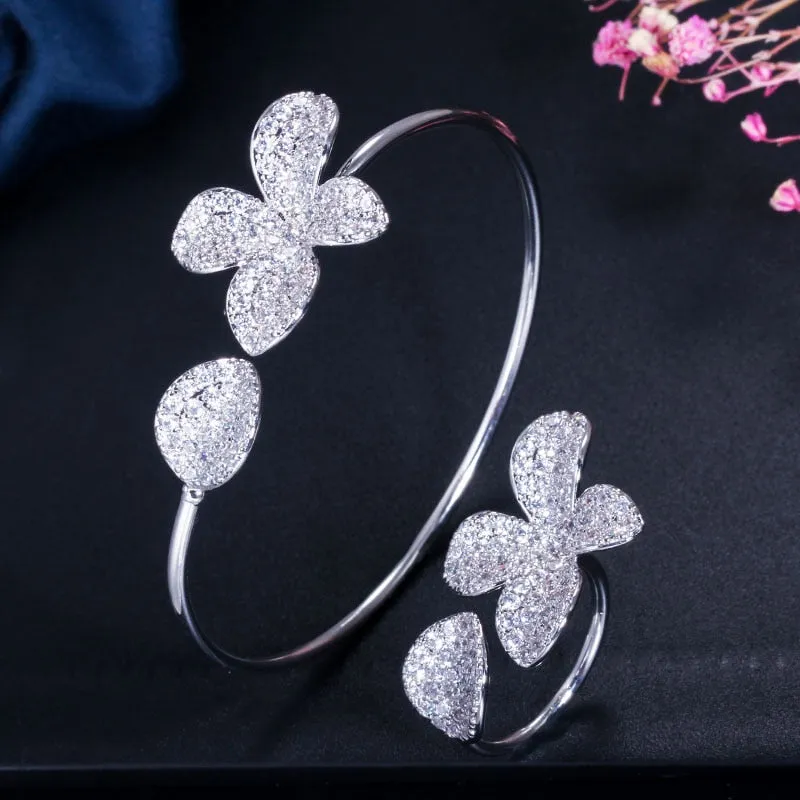 Luxury Jewelry Orchid Flower Crystal Bangle Bracelet for a Friend with Zircon in Silver Color